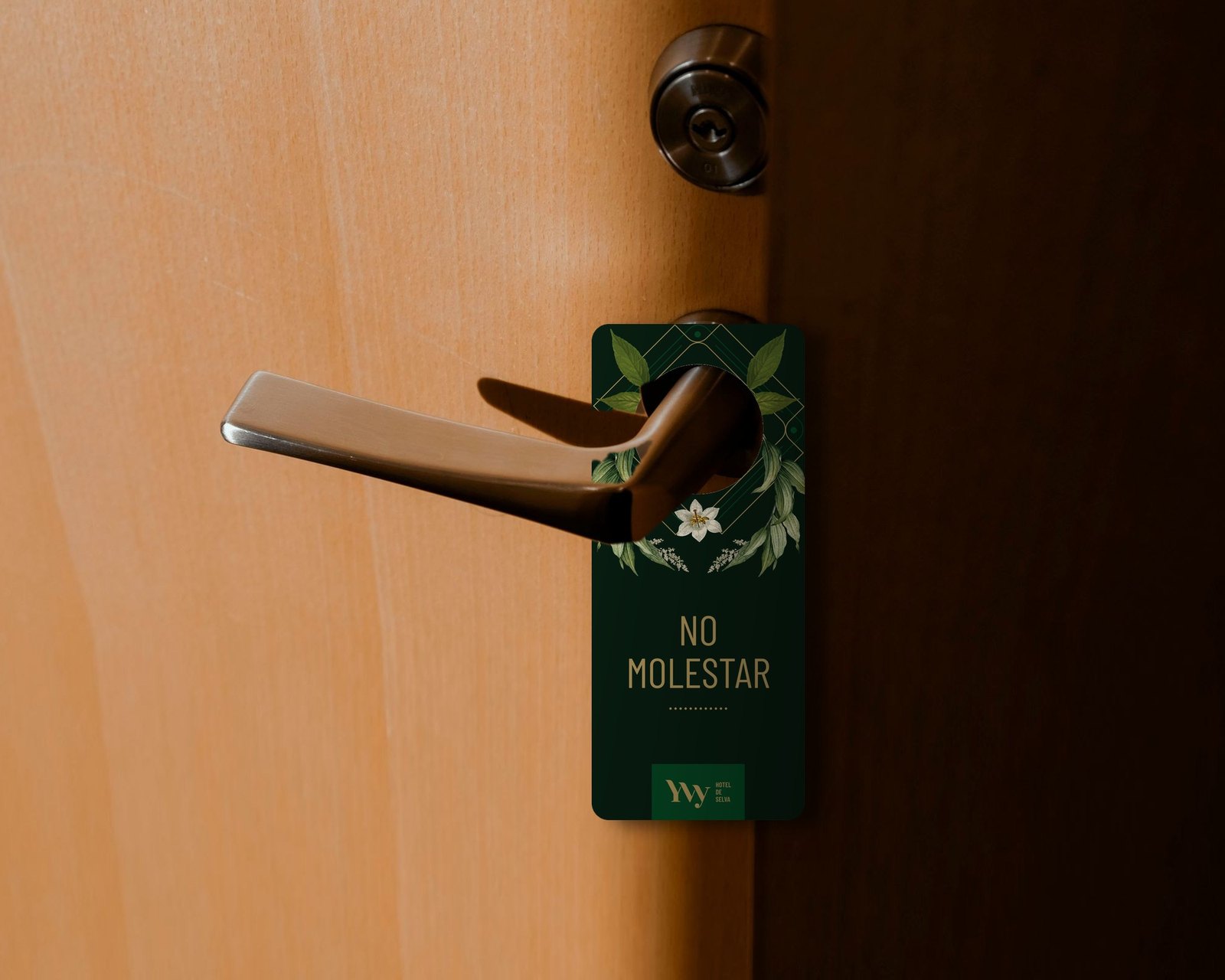 Door hanger de YVY en la puerta